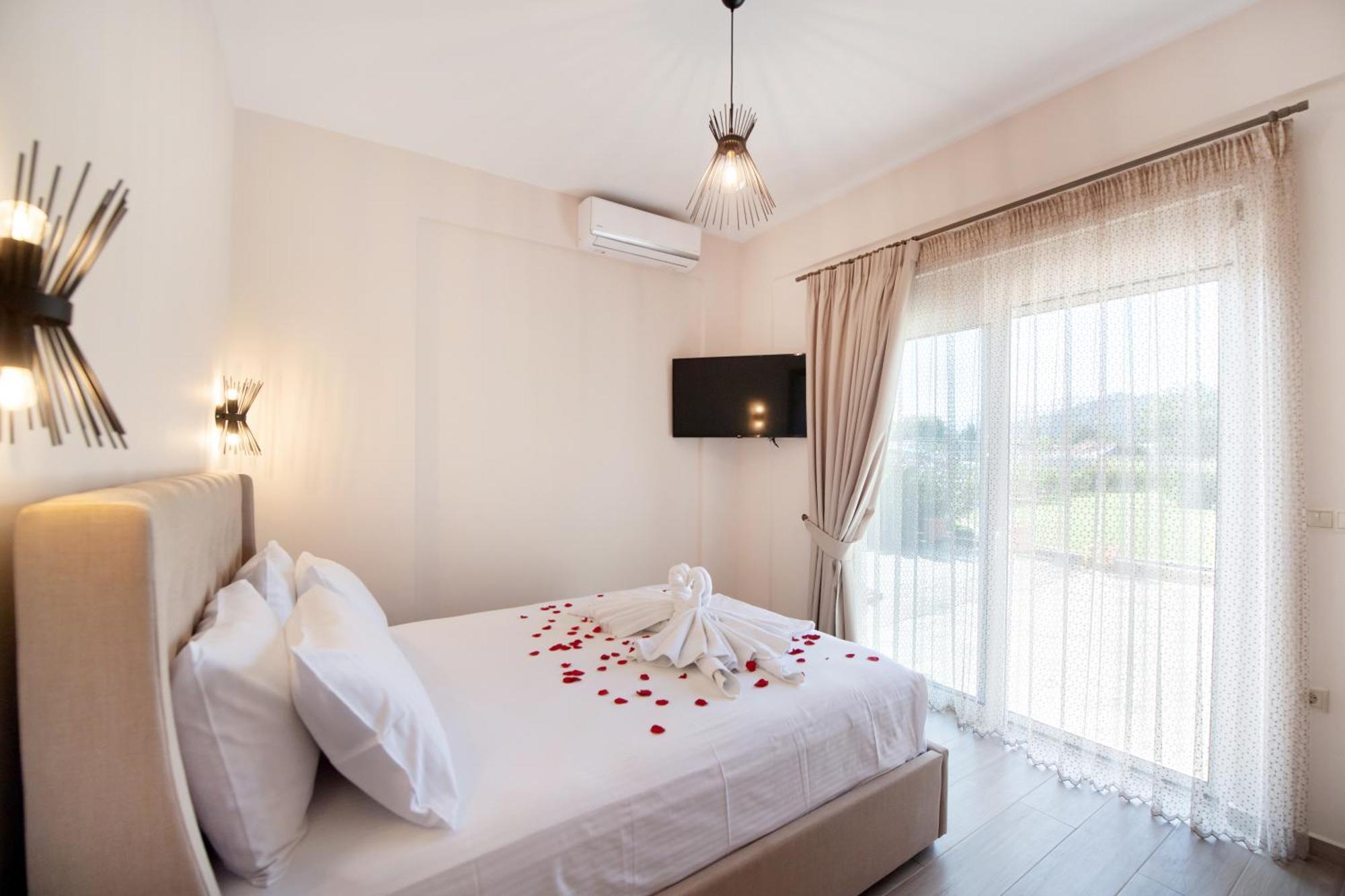 Ruellia Luxury Apartments Kalligoni ภายนอก รูปภาพ