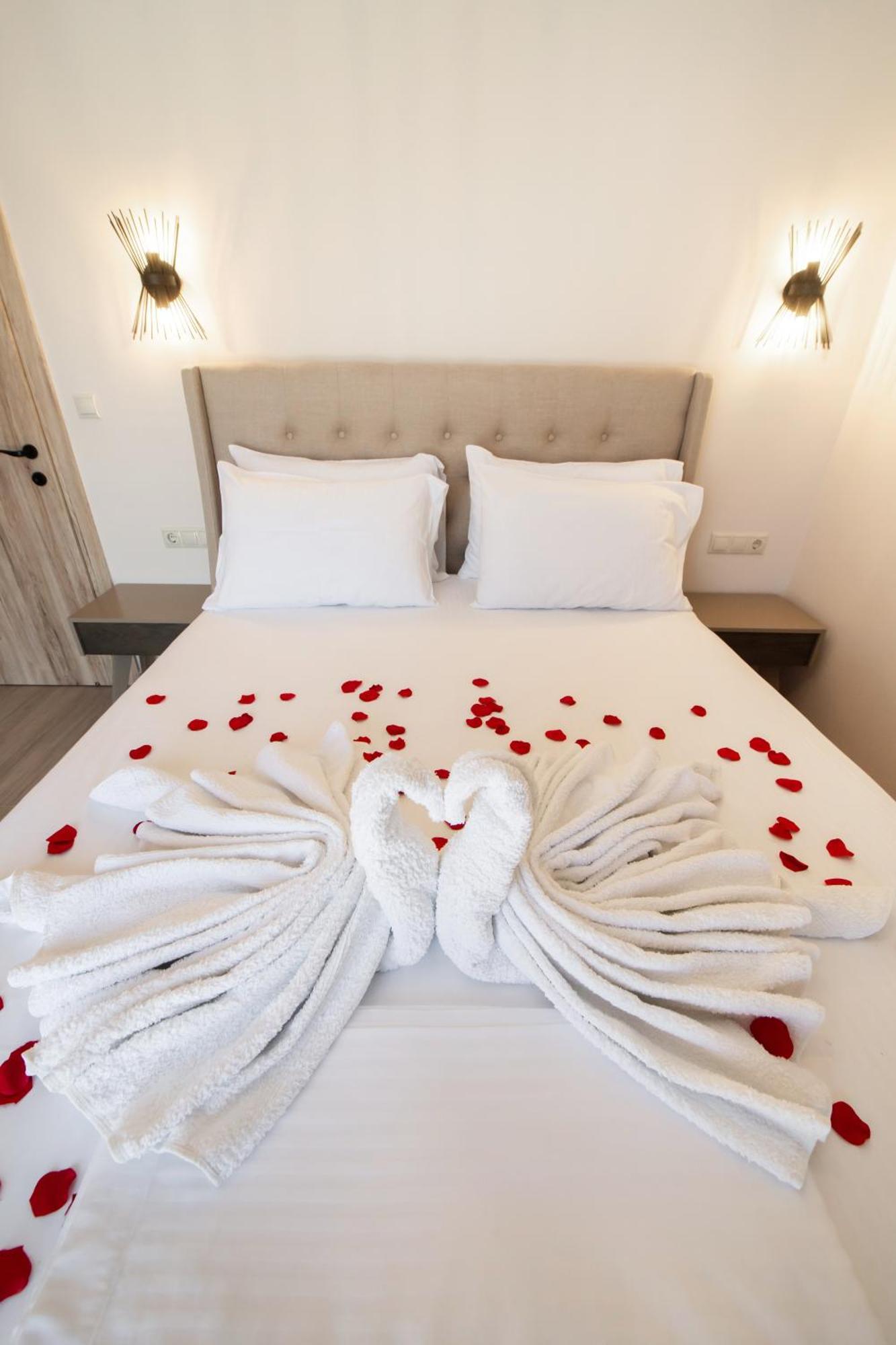 Ruellia Luxury Apartments Kalligoni ภายนอก รูปภาพ