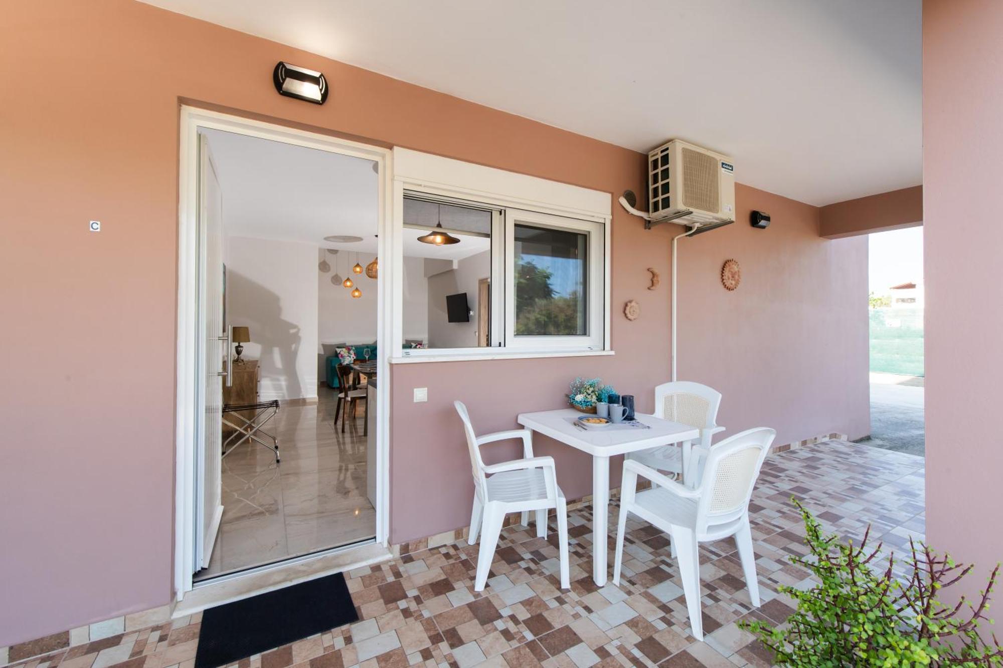 Ruellia Luxury Apartments Kalligoni ภายนอก รูปภาพ