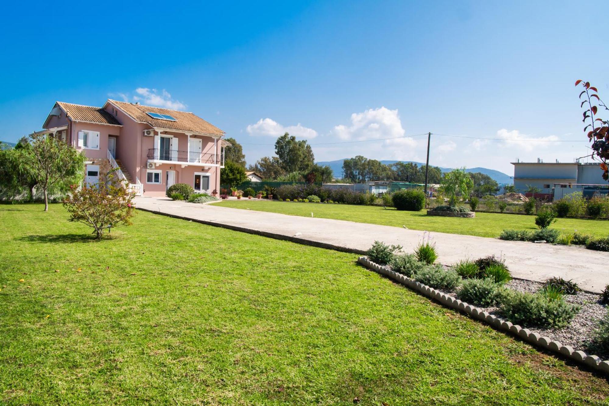 Ruellia Luxury Apartments Kalligoni ภายนอก รูปภาพ